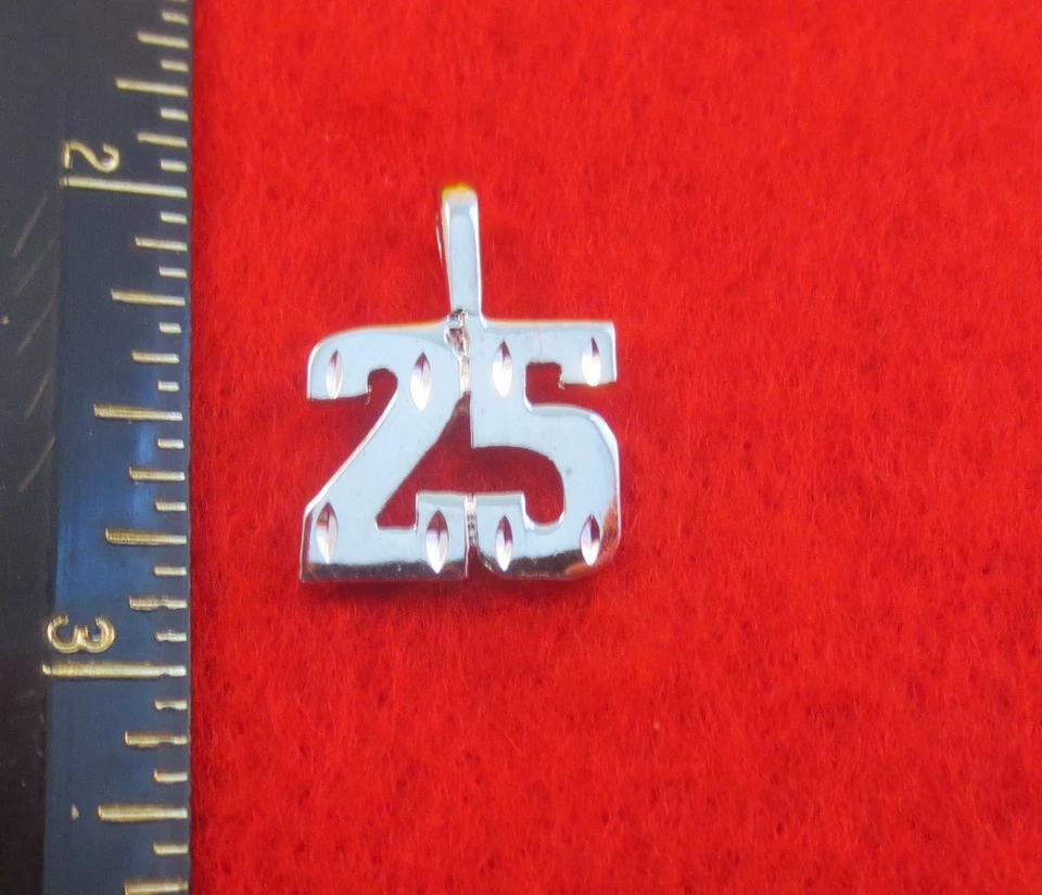 14KT WHITE GOLD EP NUMBER "25" DIAMOND CUT CHARM - Image 1 of 1