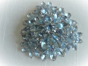 Gebrauchte blaue Brosche in Herzform/runde und birnenförmige Steine/Modeschmuck - Bild 1 von 5