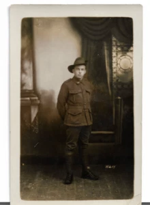 Original WWI Photo of an unidentified Aussie digger - Picture 1 of 2