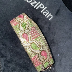 1 1/4" breite Spitzenborte 5 3/4 Yards golden & rosa grün - Bild 1 von 3