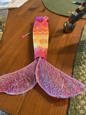 Barbie Mermaid A Mermaid Tale Merliah tabla de surf (solo cola) 2011 repuesto Foto 1 de 4