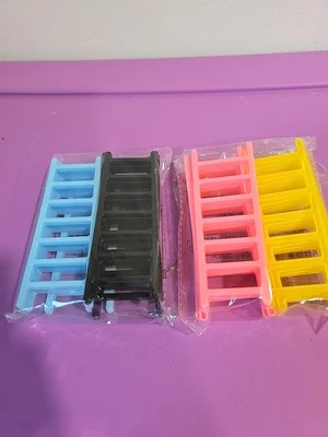 20 Escaleras de plástico miniatura para casa de muñecas jardín de hadas de 4" amarillo, rosa, azul, negro. Foto 1 de 4