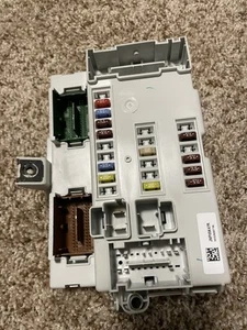 Used Body Control Module fits: 2016 Jeep Cherokee Body Control BCM xenon HID hea - Picture 1 of 2