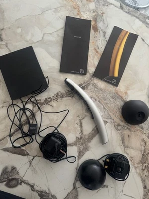 Bang und & Olufsen BeoCom 2 Schnurloses Telefon Mobilteil mit Ladegerät Telefon silber - Bild 1 von 4