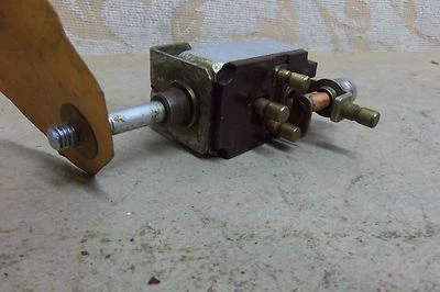 INTERRUPTOR MOTOR LIMPIAPARABRISAS ELÉCTRICO OPEL Kapitan P P4 2,6 L # 1274736 NOS Foto 1 de 4