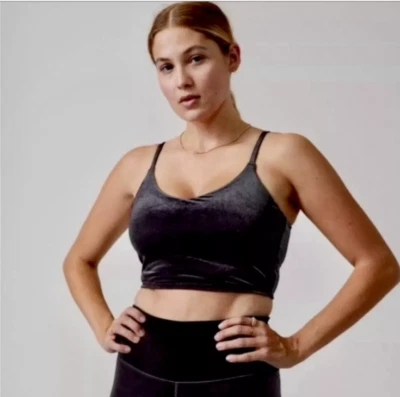 Excelente Top Corto Athleta Elation Terciopelo Negro Cuello en V Longline Talla: S Foto 1 de 4