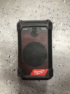 Radio Bluetooth Milwaukee 2951-20 con cargador de batería Foto 1 de 4