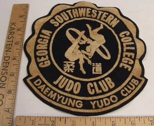 VINTAGE FLOCKED FELT PATCH GEORGIA SOUTHWESTERN COLLEGE JUDO CLUB - Picture 1 of 13