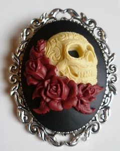 Tag der Toten Sugar Skull & rote Rosen Brosche Gothic Steampunk Halloween  - Bild 1 von 2
