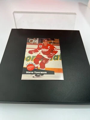 1991/92 Pro Set #571 Tarjeta Capitán Francés Steve Yzerman Foto 1 de 3