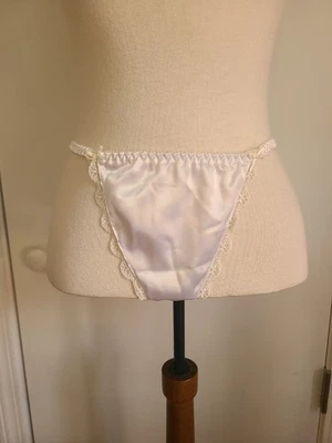 Винтажные стильные глянцевые классические атласные трусики-бикини на струнах женские размер M влажный вид - Изображение 1 из 4