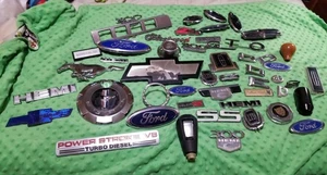 Emblem lot of 40+ used car and truck emblems for parts, restore Ect OEM Vintage - Bild 1 von 14