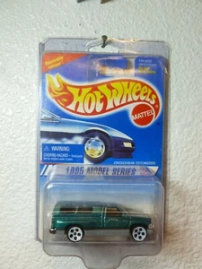 White 5 Hole Variation 1995 Hot Wheels DODGE RAM 1500 #348 MONMC in a PROTECTOR! - Picture 1 of 2