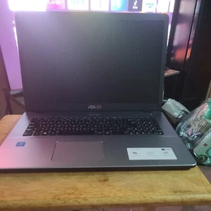 Asus Vivobook 17 X705M 17.3" Intel Celeron N4020 1.10GHz 8GB Ram 230 SSD - Picture 1 of 3