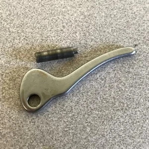 Free-Westinghouse Sewing Machine Part (1940’s) Presser Bar Lifter    * - Picture 1 of 1