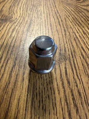 2017-2024 Nissan Frontier e 18-24 Nissan Titan porca 40224-ZP50B FABRICANTE DE EQUIPAMENTO ORIGINAL - Imagem 1 de 2