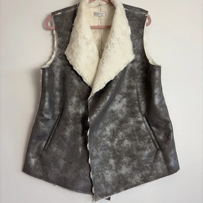 Женский флисовый жилет Christopher and Banks с подкладкой серый серебристый размер XL искусственная замша - Изображение 1 из 4