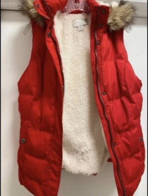 Chaleco Capucha Extraíble Frontal Cremallera a Presión Rojo Té Verde Talla M Usado en Excelente Condición Foto 1 de 4