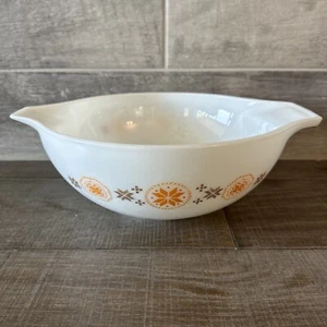 Vintage Pyrex 444 Town and Country 4 Quart Cinderella Handle Bowl Quilt/Knit - Picture 1 of 5