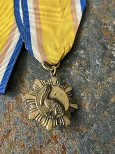 Medalla de premio religiosa pelícano de bronce católico vintage de los Boy Scouts para adultos - Imagen 1 de 2