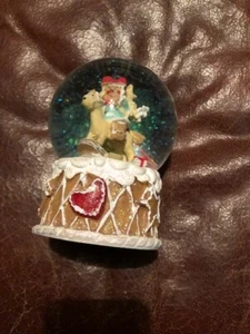 NWT GINGERBREAD SNOW/WATER GLOBE VERY CUTE - Picture 1 of 4