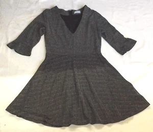 NUEVO SIN ETIQUETAS COSTA REINO UNIDO 10 EUR 36 NEGRO Y PLATA CÓCTEL FIESTA UNA LÍNEA VESTIDO 3⁄4 MANGAS - Imagen 1 de 3