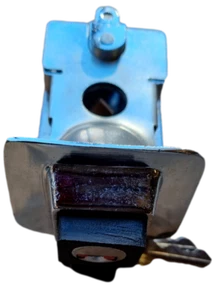 ukscooters VESPA CROMO BLOQUEO ASIENTO CON DOS LLAVES LML CALIDAD ITALIANA NUEVO - Imagen 1 de 2