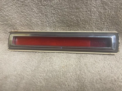 FORD D2LB-15A465-AA 1972-73 LINCOLN MARK IV LH ROJO LUZ MARCADORA LATERAL TRASERA USADA Foto 1 de 4