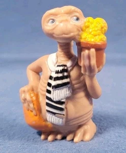 Vintage 1982 Universal E.T. Extra Terrestrial with Popcorn Figure LJN Toys PVC - Picture 1 of 7