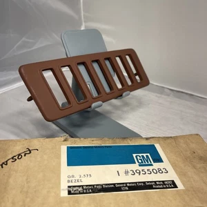 NOS GM 1970 Chevy Impala Rear Quarter Panel Marker Bezel Left Hand Side 3955083 - Bild 1 von 4