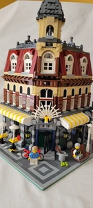 LEGO Creator Expert: Cafe Corner (10182) ca2007 - Picture 1 of 24