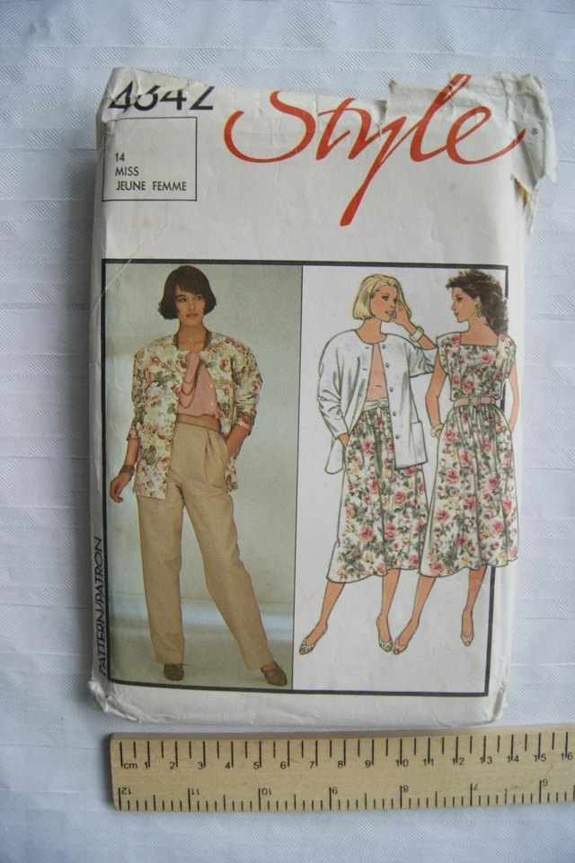 1986 Style Pattern No. 4542 misses unlined jacket, top, skirt & trousers size 14 - Image 1 of 1