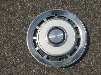 Tapacubos Ford Granada Mercury Monarch 1979 a 1982 de una fábrica cubierta de rueda blanca Foto 1 de 4