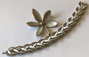 VINTAGE KRONE TRIFARI SIGNIERT SILBERFARBEN ARMBAND & BROSCHE N10 - Bild 1 von 2