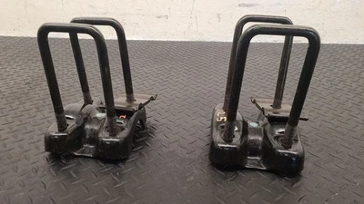 Tornillos en U eje trasero Chevrolet Express 1500 97-02 con conjunto de placas OEM 15002781 Foto 1 de 4