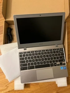 Samsung Chromebook 4 11.6” (32GB Intel Celeron N4000, 4GB) Laptop 310XBA-K01 New - Picture 1 of 6