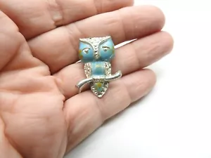 Broche vintage de búho metálico texturizado de imitación marcasita esmaltado azul esmaltado tono plateado - Imagen 1 de 4
