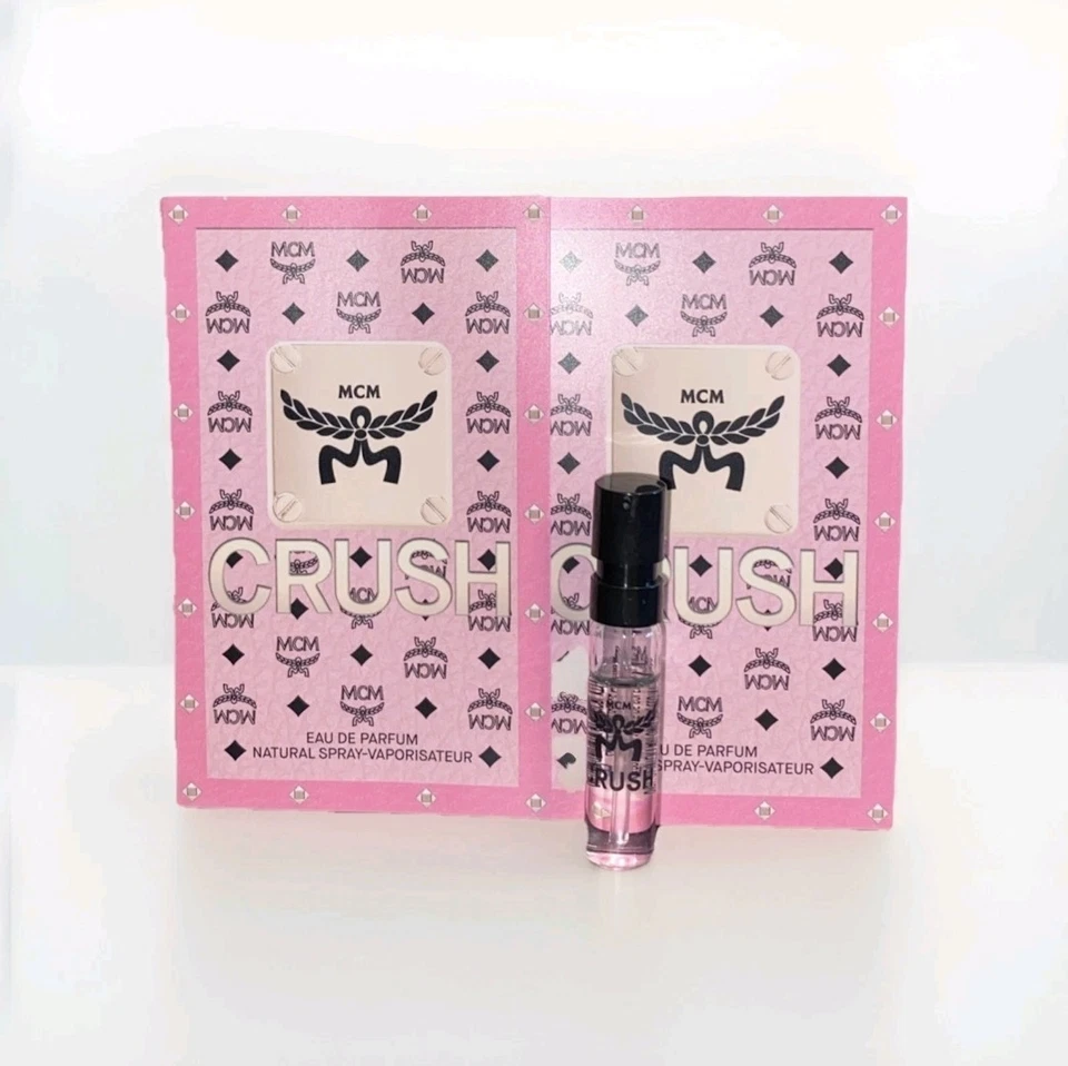 MCM Crush Eau de Parfum EDP Muestra Spray .05oz, 1.5ml Nuevo en Tarjeta Mini Viaje Foto 1 de 1