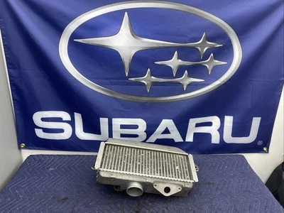 Intercooler de montaje superior Subaru Impreza WRX 2002-2005 FABRICANTE DE EQUIPOS ORIGINALES de fábrica Foto 1 de 4
