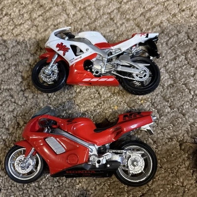 Lote de 2 motocicletas fundidas a presión Maisto Yamaha R1, Honda NR 1:18 GC Foto 1 de 4