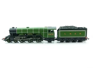 Hornby LNER 4-6-2 Locomotive 4472 “Flying Scotsman” - Picture 1 of 14