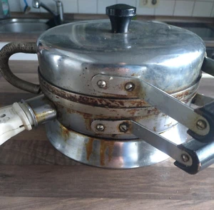 Oma's altes, antik Waffeleisen (Selbstverteidigung Waffelautomat 60er Jahre 700W - Bild 1 von 6