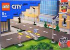 LEGO 60304 Straßen-Kreuzung m Ampeln Verkehrszeichen Straßenlampen Begrünung NEU