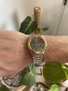 Seiko Men Watch Stainless Steel Silver Gold WR Battery Day Date Gray Quartz - Picture 1 of 9