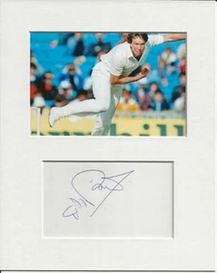 Derek Pringle cricket genuine authentic autograph signature and photo AFTAL COA - Picture 1 of 1