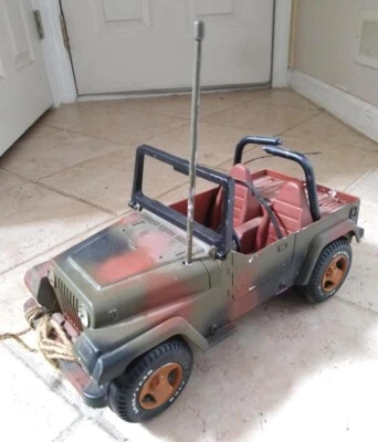 VINTAGE 1997 MERITUS R/C 16" Custom Camo Army Jeep Battery Op (No Remote) - Image 1 of 4