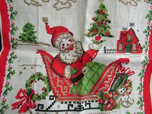 Vintage Christmas Towel Linen Santa in Sleigh Print Red Gold Green TW338 - Picture 1 of 7