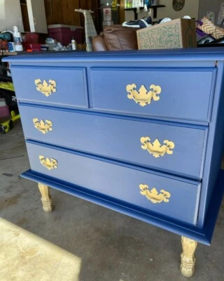 Восстановленный комод, темно-синий с золотыми застежками. - Изображение 1 из 4