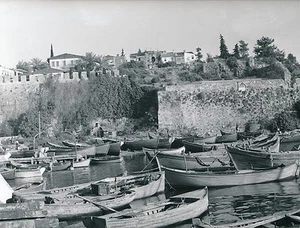 ANTALYA c. 1960 - Bateaux  Fortifications Le Vieux Port Turquie - Div 5855 - Picture 1 of 2