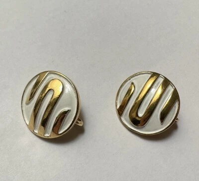 Pendientes de clip redondos vintage Crown Trifari esmalte blanco tono dorado firmados Foto 1 de 4